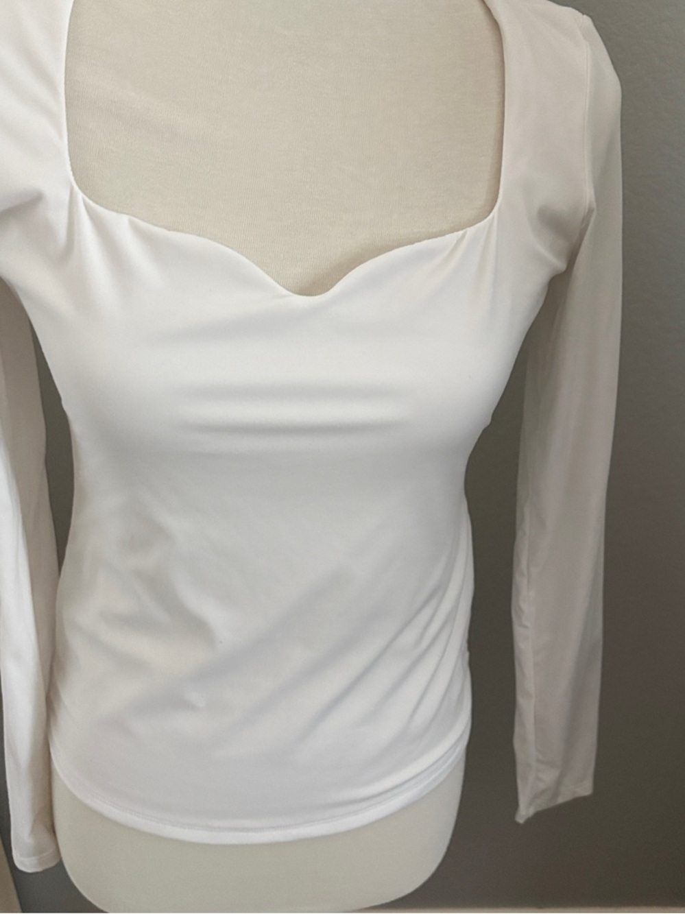 Women's White Long-Sleeve Sweetheart Square Neck Top